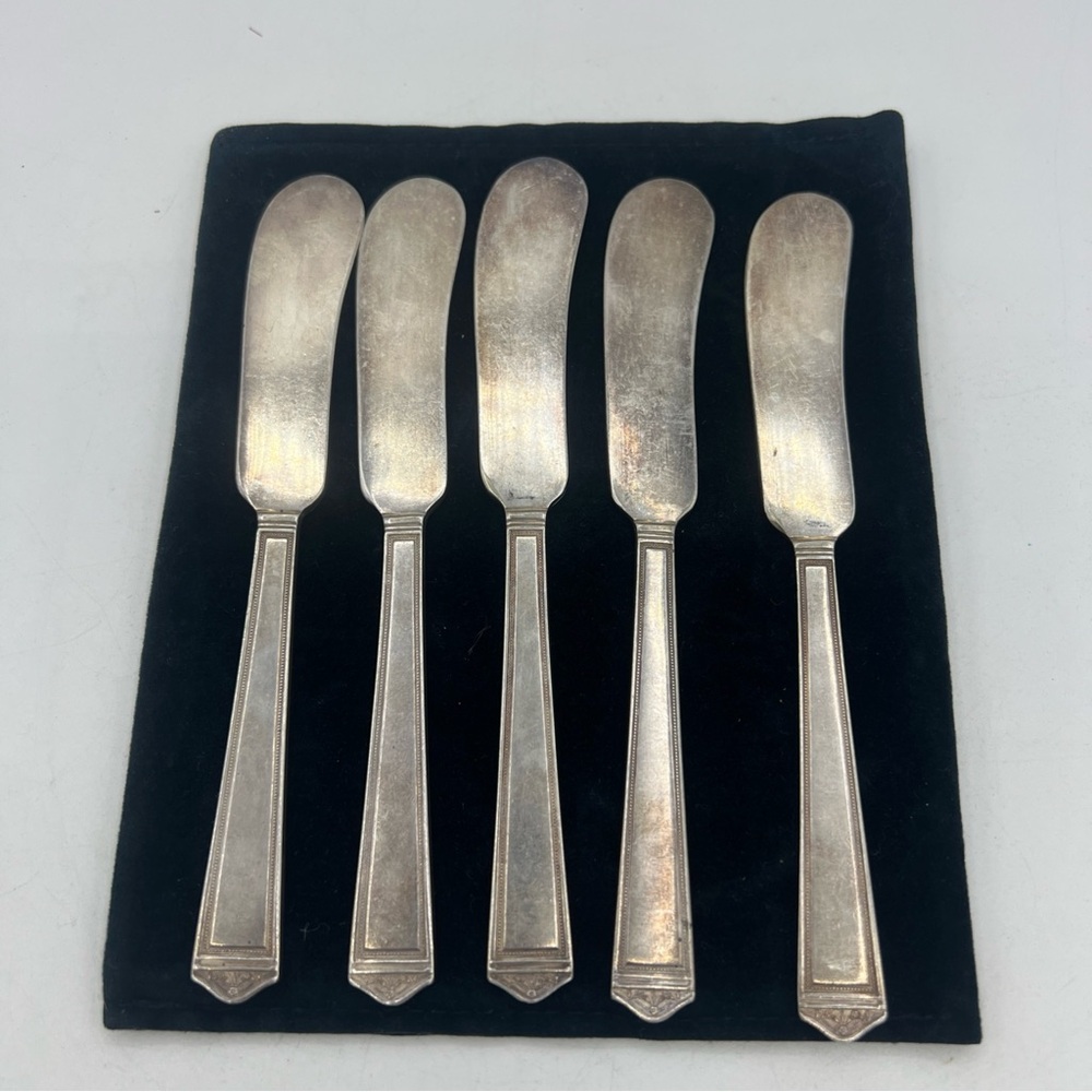 Lot of 5 1847 Rogers Bros. ANNIVERSARY Silver Plate Butter Spreaders Flat Handle